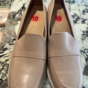 Naturalizer Women's Beige Loafers